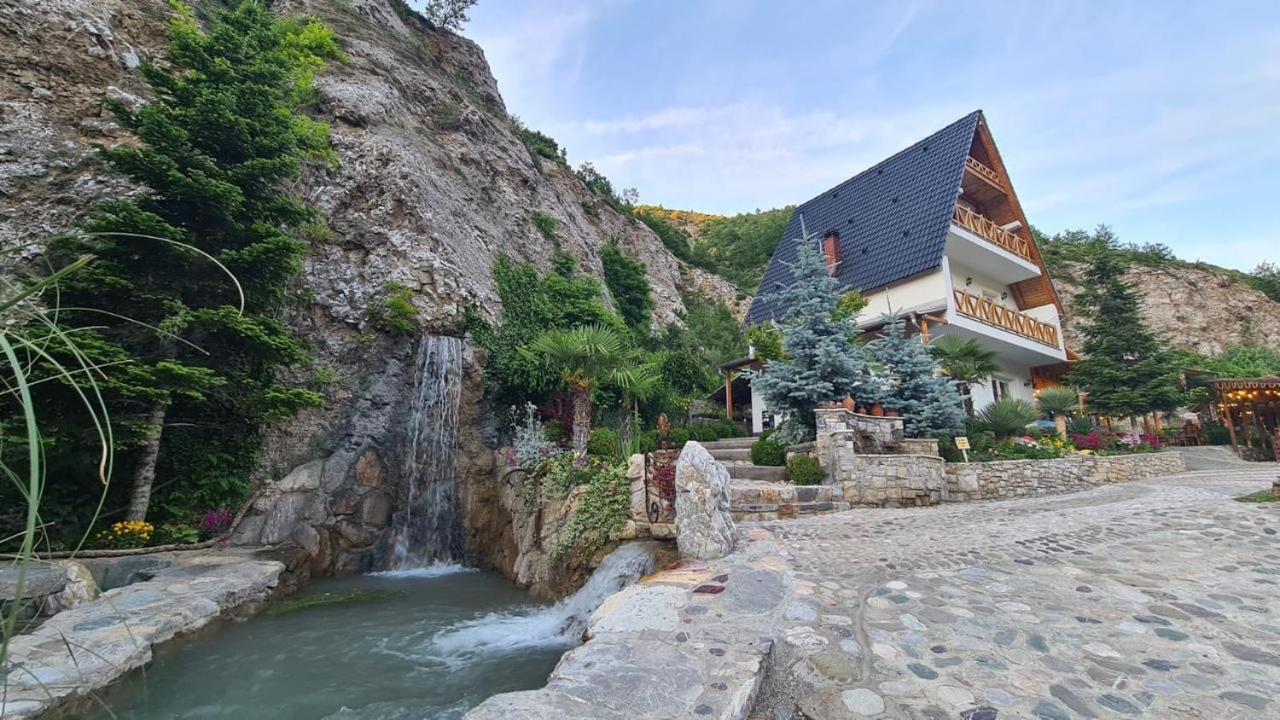 Отель Dibra Park Agrotourism Peshkopi Экстерьер фото