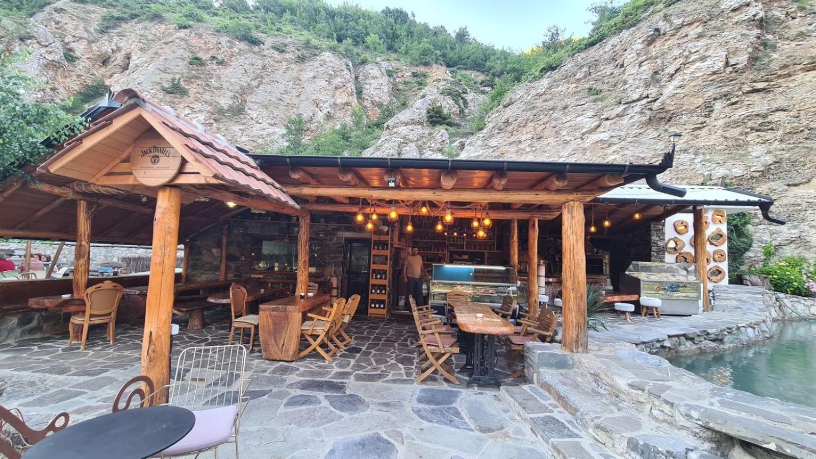 Отель Dibra Park Agrotourism Peshkopi Экстерьер фото