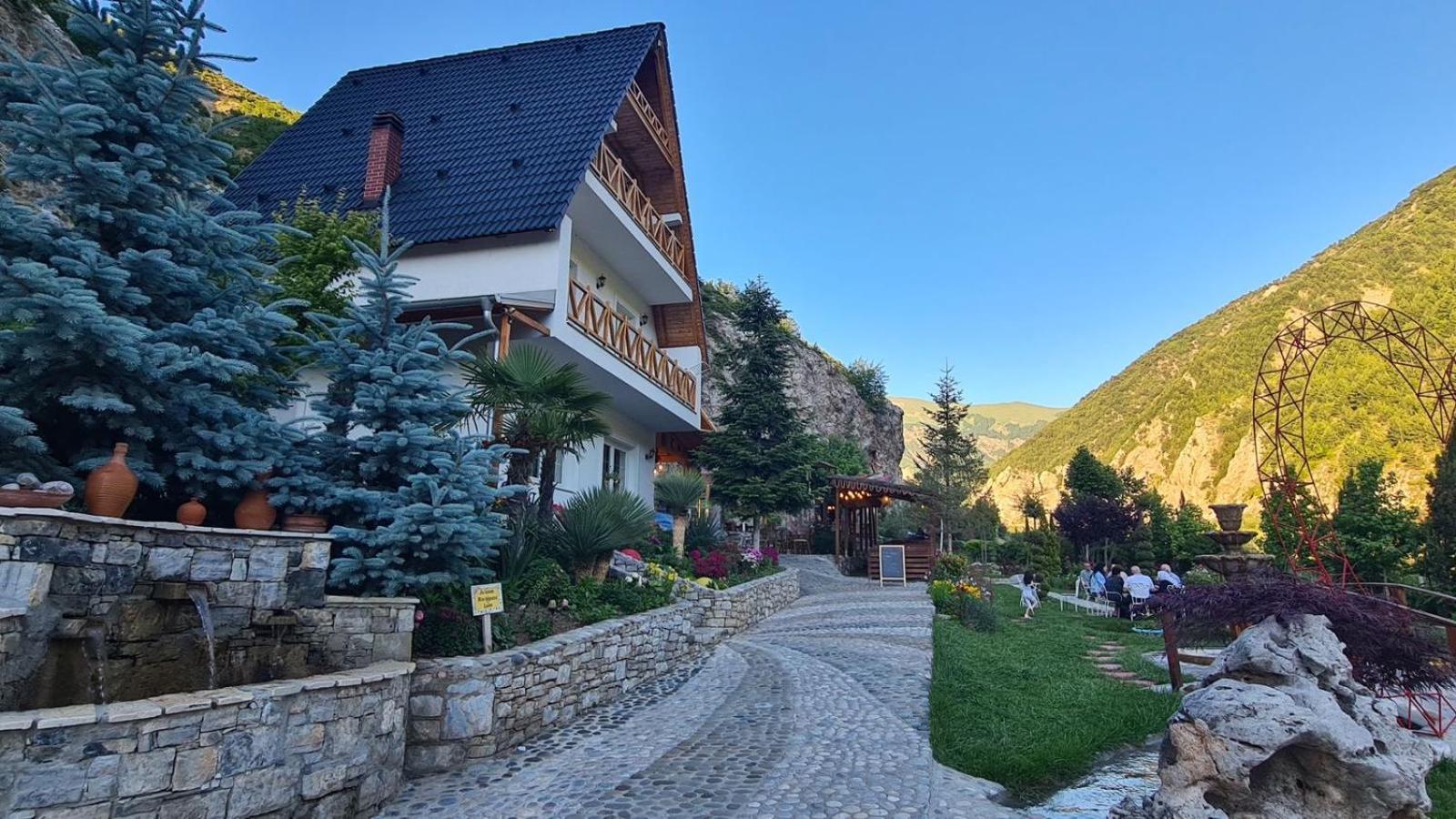 Отель Dibra Park Agrotourism Peshkopi Экстерьер фото