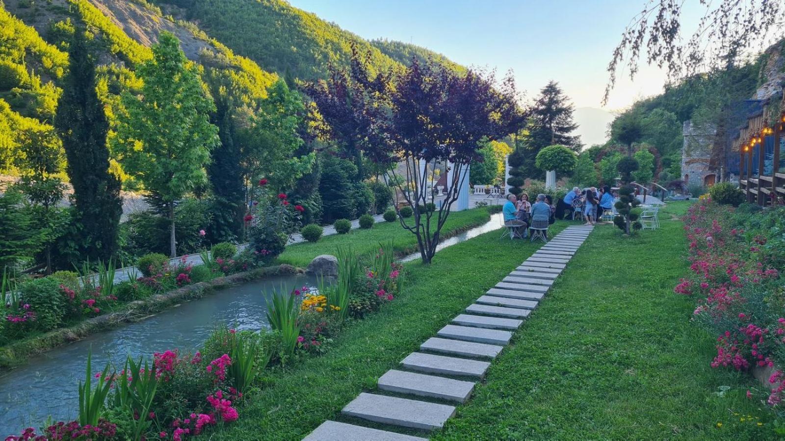 Отель Dibra Park Agrotourism Peshkopi Экстерьер фото
